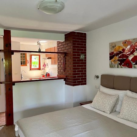 Apartmani Esmeralda Rovinj Ngoại thất bức ảnh